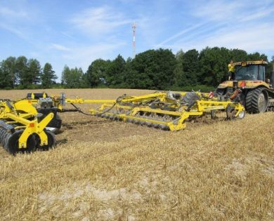 4deep tillage with preservation of the soil moisture before the seeding of oil seed rape 8
