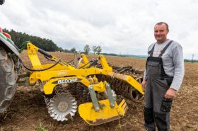 Majitel diskového podmítače, pan Václav Bartoš, oceňuje na stroji především výbornou kvalitu agresivních „A“ disků