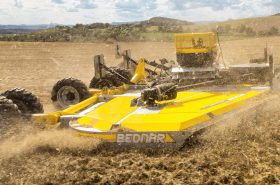 MULCHER MZ 6000 - популярная модель роторного мульчирователя с широким захватом. Оцинковка машины способствует высокой устойчивости к агрессивным растительным сокам