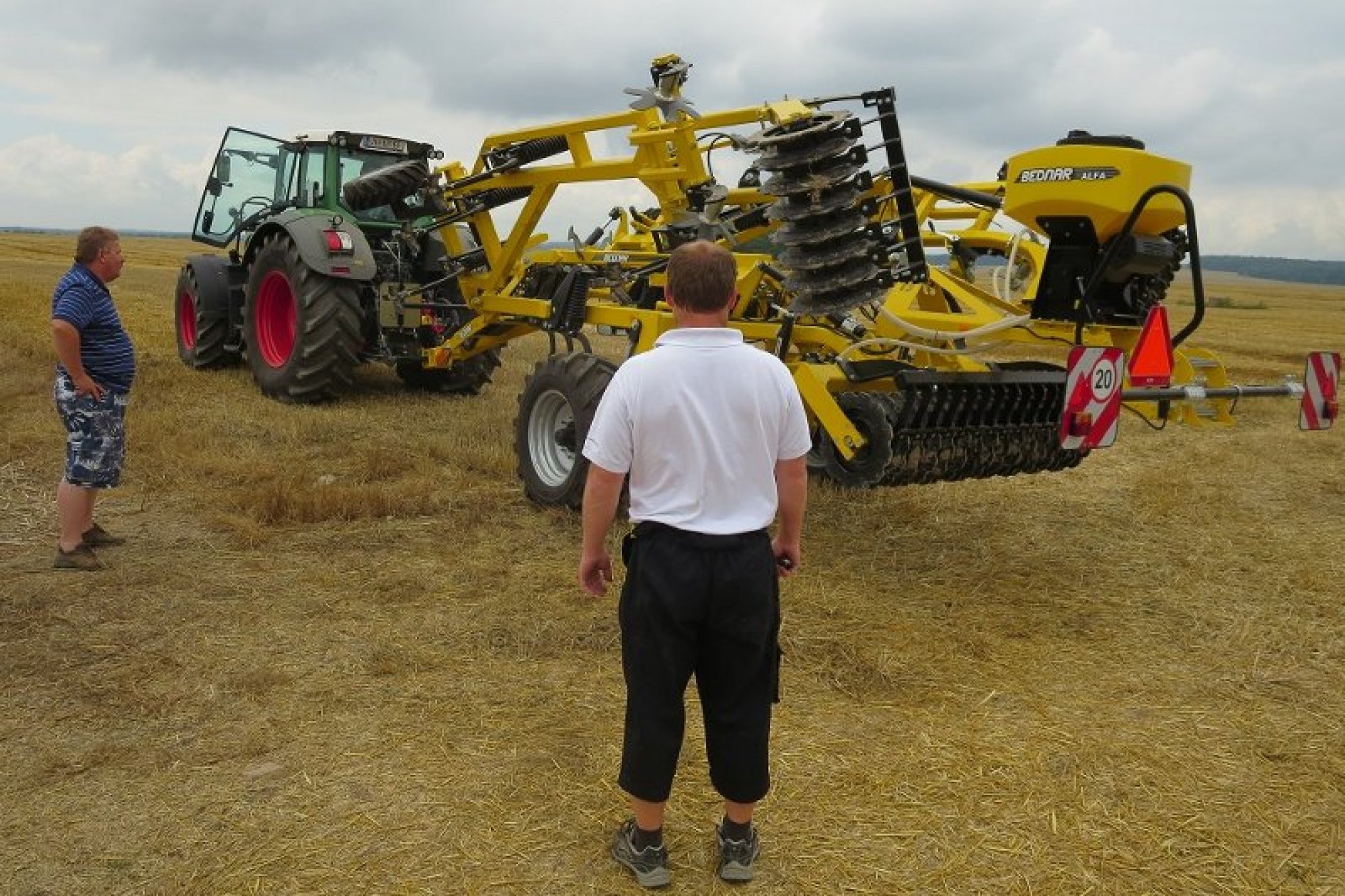 Složení z transportní polohy pomocí hydrauliky je velmi komfortní a rychlé.