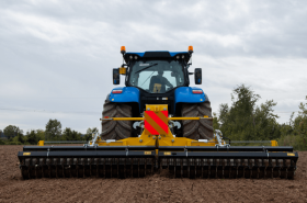Die Kreiselegge KATOR KN 6000Q war eines der Produkte, die das Unternehmen auf Wunsch italienischer Kunden in sein Sortiment aufgenommen hat.