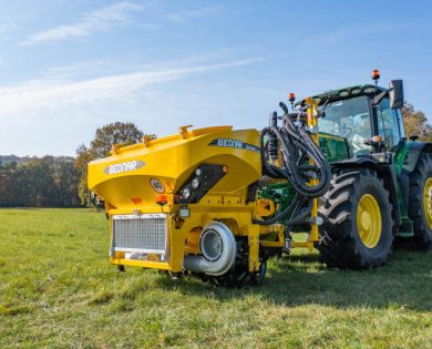 ROZŠÍŘENÍ NABÍDKY ČELNÍCH ZÁSOBNÍKŮ BEDNAR O NOVÝ MODEL SEED BOX SB 1600