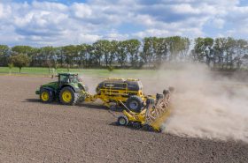 Die Hauptattraktion unseres Standes wird die Drillmaschine EFECTA CE 12000 sein. Die EFECTA CE 12000 steht für maximale Tagesleistungen und höchste Aussaatgenauigkeit.