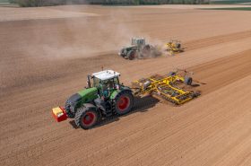 Quatre machines BEDNAR sont utilisées pour le travail du sol dans le cadre d’une culture maraîchère !