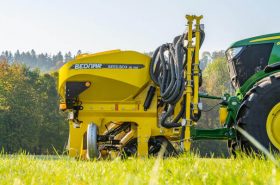 ROZŠÍŘENÍ NABÍDKY ČELNÍCH ZÁSOBNÍKŮ BEDNAR O NOVÝ MODEL SEED BOX SB 1600