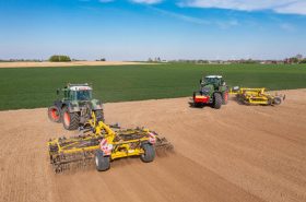 Quatre machines BEDNAR sont utilisées pour le travail du sol dans le cadre d’une culture maraîchère !