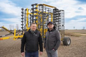SWIFTER SO 6000 Profi podczas uprawy pod buraki u Państwa Gawrońskich.