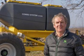 Mechanizátor ZD Senice na Hané a zároveň jeho místopředseda Ing. Václav Havlíček