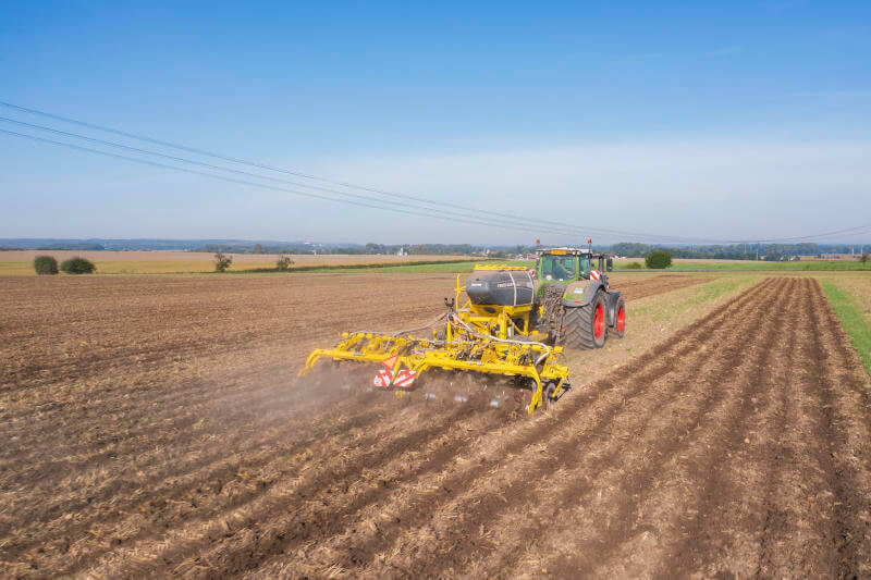 Pro podzimní hloubkové zpracování pásů byl využit řádkový kypřič TERRASTRIP ZN