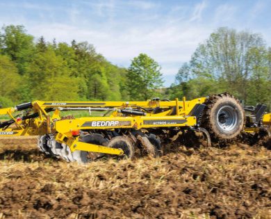 Дисколаповий культиватор BEDNAR ACTROS: підрізання решток, глибоке розпушування та економія коштів