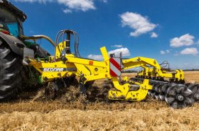 Глибокорозпушувачі TERRALAND TN_PROFI оснащені двома рядами ріжучих Cutter дисків, встановлених за задніми кольчастими котками, які ефективно подрібнюють великі грудки, подрібнюють і перемішують рослинні рештки та ідеально вирівнюють поверхню поля.