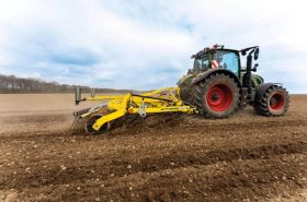 Il coltivatore leggero portato VERSATILL VN 6000L è una macchina versatile per la lavorazione del terreno poco profonda, la preparazione del terreno del letto di semina e la distruzione meccanica del raccolto