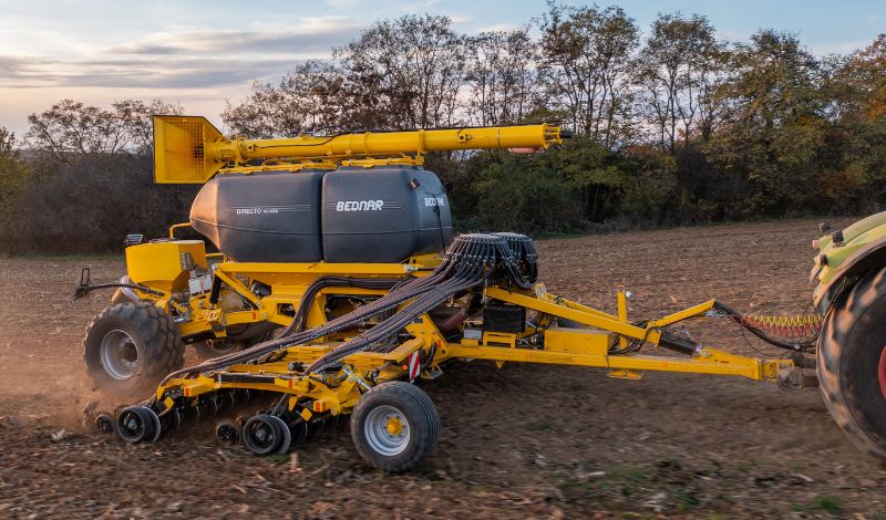 DIRECTO NO is a seed drill for direct seeding that offers an interesting equipment in the form of fertilisation discs