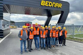 Werksbesichtigung des Teams der Gesellschaft AGRICAM, des italienischen Vertreibers der Maschinen von BEDNAR