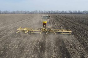 Закриття вологи навесні штригельною бороною STRIEGEL-PRO PE12000