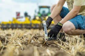measuring depth of tine cultivator FENIX FO_PROFI