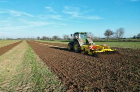 ROLANA uses the TERRALAND TN_PROFI with 8R and 8RX tractors