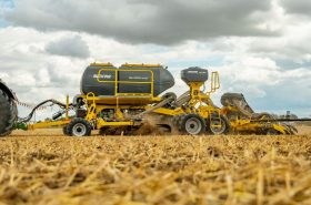 The MATADOR MO seed drill provides the perfect combination of strip-tillage, fertiliser application and seed drilling