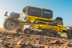 Third hopper ALFA DRILL 400 with a capacity of 400 litres is available on request