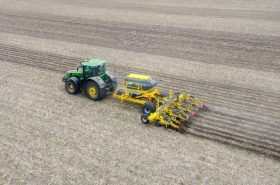Робота культиватора STRIP-MASTER EN у комбінації з бункером FERTI-CART 3500