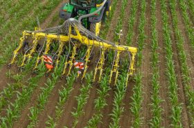 Row-unit control to reduce the damages done by the inter-row cultivation