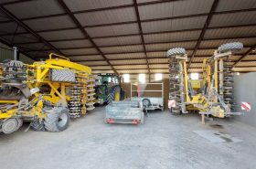 Un OMEGA OO 4000 FERTI en complément du semoir combiné