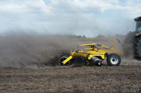 «Завдяки якісному подрібненню пожнивних решток після лущильника SWIFTERDISC можна одразу сіяти наступну культуру» Володимир Брагінець, голова ФГ «Галина» (Миколаївська обл.)