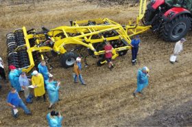 Дисколаповий культиватор BEDNAR ACTROS, представлений на дні поля УКАБ Агротехнології