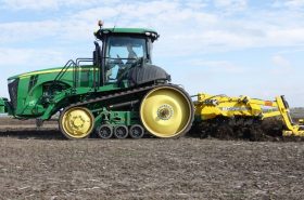 глибокорозпушувач TERRALAND TN 4000 D9R на полях ФГ Ятрань