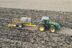 BEDNAR TERRASTRIP ZN 8R50 у кооперації з бункером BEDNAR COMBO SYSTEM CS 5000