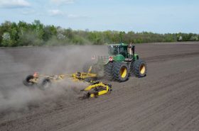 Передпосівна підготовка під посів цукрового буряка компактором BEDNAR SWIFTER SO8000F.