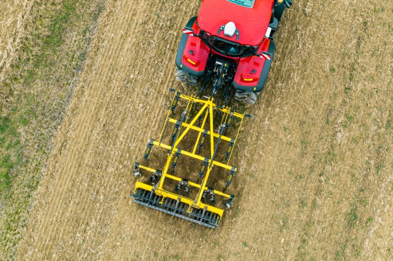 FENIX FN 3003 — навісний універсальний культиватор (3 м)
Для поверхневого та глибшого розпушення ґрунту від 5 до 35 см, вирівнювання поля та інтенсивного перемішування решток. Компактна рама, зручне регулювання глибини, широкий вибір доліт/крил під різні задачі. Працює з тракторами середнього класу, забезпечуючи низьке тягове навантаження.