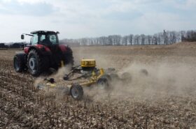 Подрібнення рослинних решток ротаційним мульчером BEDNAR MULCHER MZ