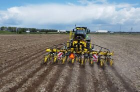 bednar-strip-till-kultyvator-zadniy-vyhid-pole