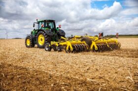 Side profile of a semi-mounted SWIFTERDISC with V-Ring packer consolidating soil for optimum moisture conservation