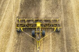 Top-down shot illustrating the X-PRECISE disc layout that prevents lateral drift and follows tractor tracks perfectly