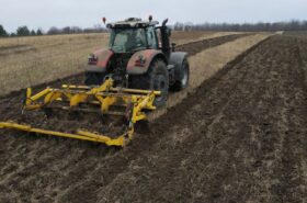 Глибокорозпушувач BEDNAR TERRALAND у роботі на полі господарства ХОРС, глибоке розпушення та руйнування плужної підошви