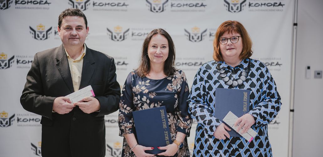 Pavel Severýn, vedoucí skladu BEDNAR FMT, a Petra Vondráčková, vedoucí personálního útvaru BEDNAR FMT, společně s Danou Havranovou, ředitelkou VOŠ a SPŠ Rychnov nad Kněžnou.