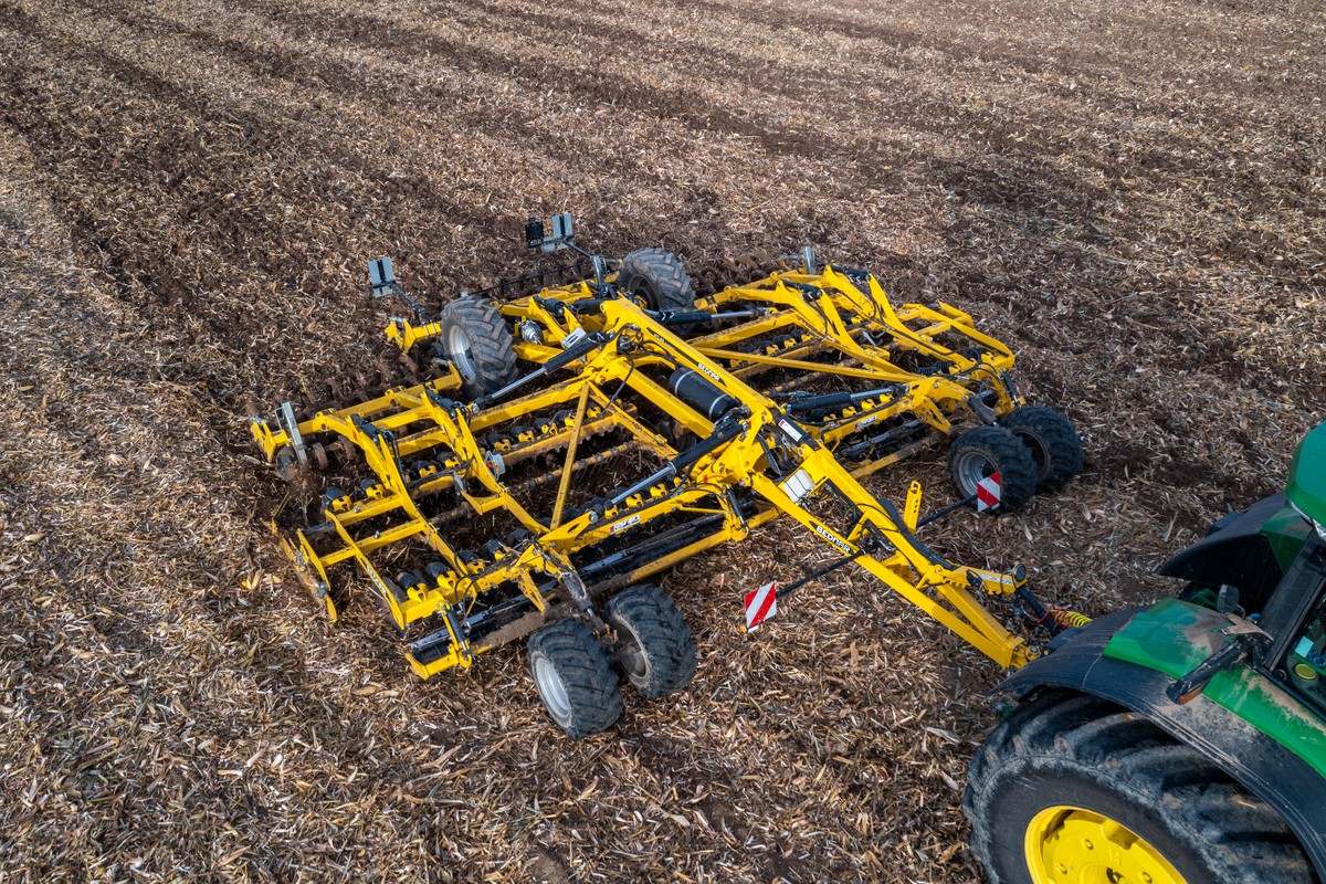 У ФГ «Веклин» шестиметровий агрегат працює з трактором John Deere 8370R.