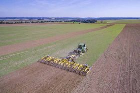Velké pracovní záběry zaručují maximální produktivitu práce a podstatně Vám zkrátí časy nutné k dodržení agrotechnických lhůt.