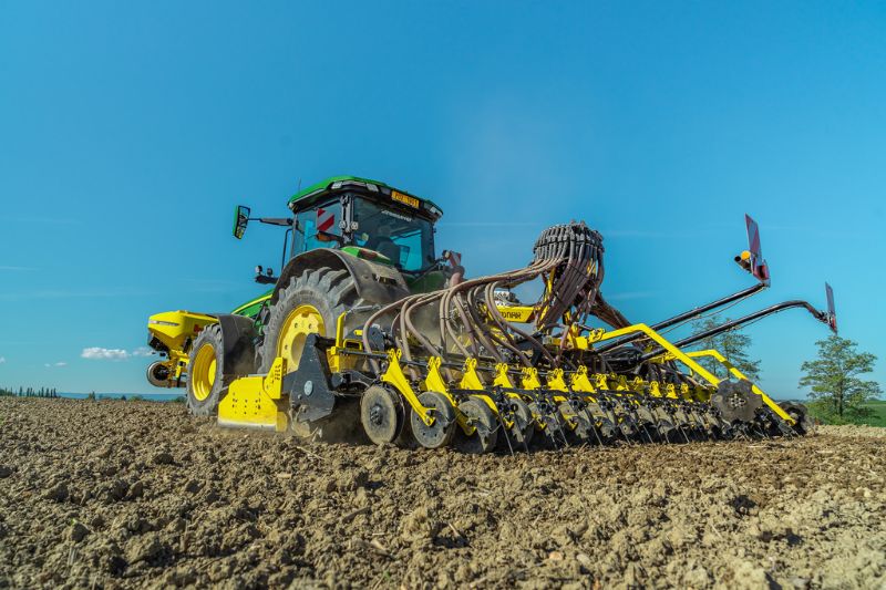 KATARA KN_S seed drill combination enabling precise seedbed preparation and seeding in a single pass