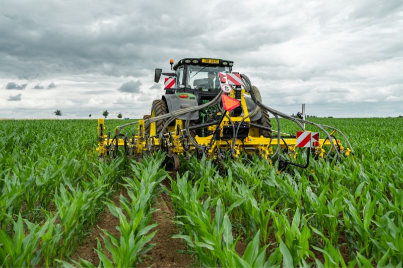 THE ROW-MASTER RN_PROFI CULTIVATOR WITH SECTIONAL CONTROL