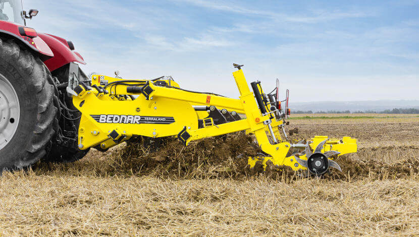 DEEP LOOSENING AND SOIL CRUMBLING