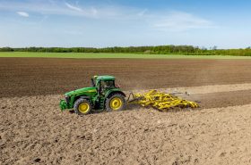 High-performance VERSATILL VO_L cultivator in field