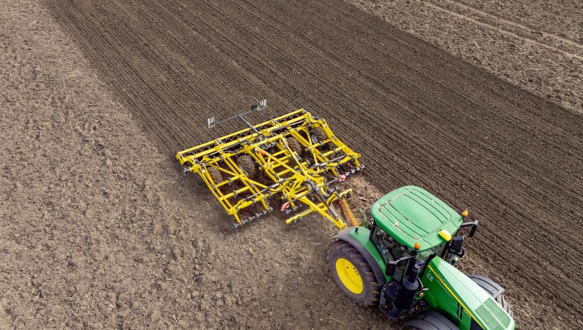 versatill vo_l seedbed cultivator integrated transport axle work completely without using the rear packers.