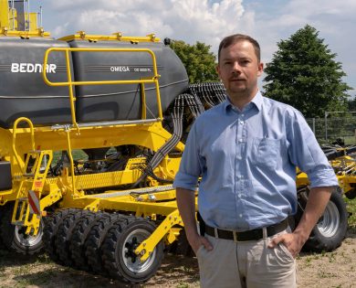 Przedstawienie uniwersalnego siewnika BEDNAR OMEGA OO 6000FL