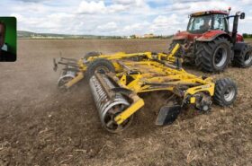 BEDNAR SWIFTERDISC обробляє піщані ґрунти на Волині у тандемі з трактором Case IH