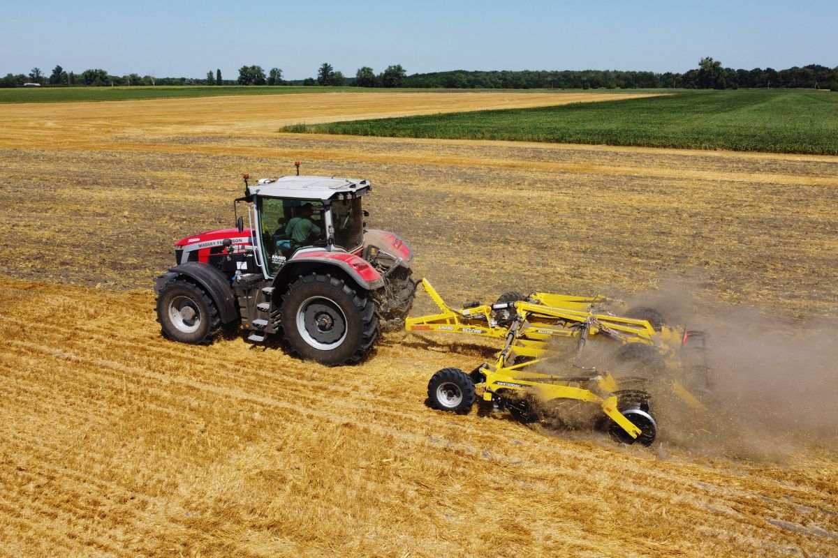 SWIFTERDISC XO 5000F виконує лущення стерні після збирання озимого ячменю.